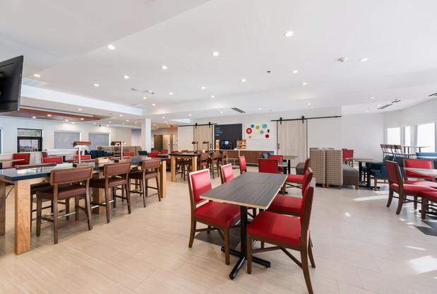 Images Holiday Inn Express Naperville by IHG