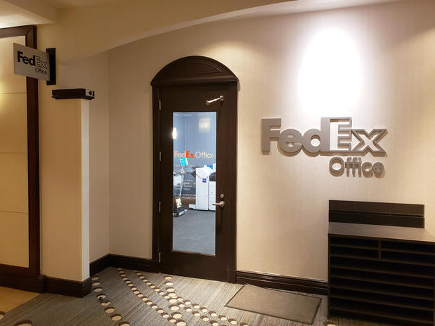 Images FedEx Office Print & Ship Center