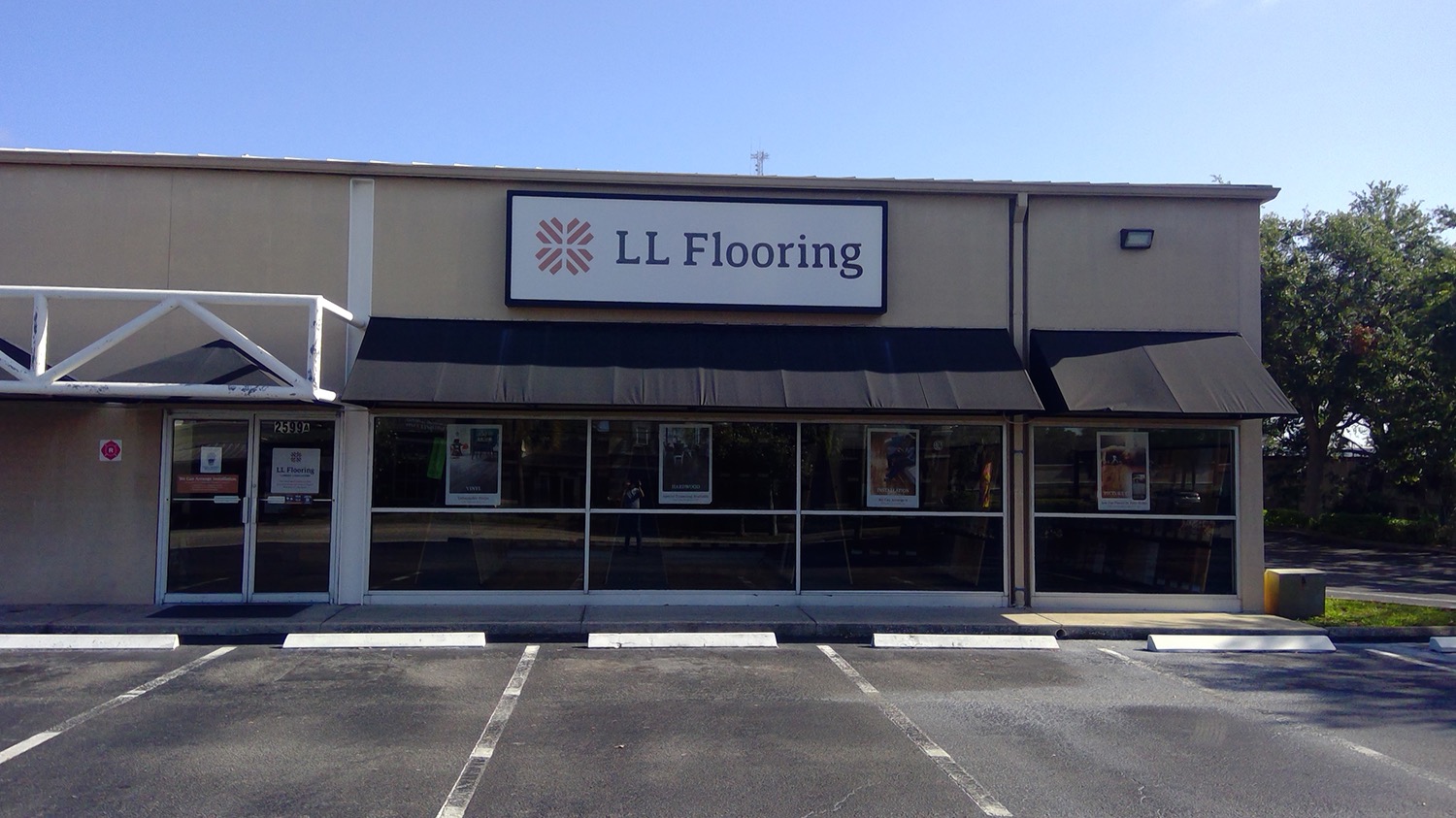 LL Flooring #1257 Saint Petersburg | 2599 22nd Avenue North | Storefront LL Flooring Saint Petersburg (727)394-3255