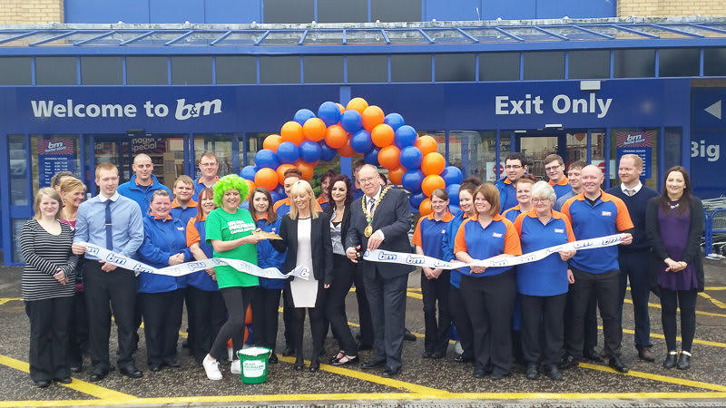 Dundee Store being opening by opened by the Lord Provost Bob Duncan and Susan Smyth from MacMillan Cancer Research received £250 worth of B&M Vouchers.