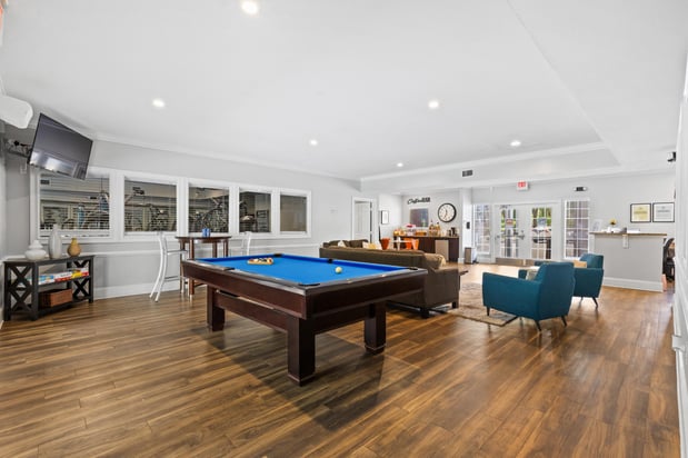 Images University Club Apartments