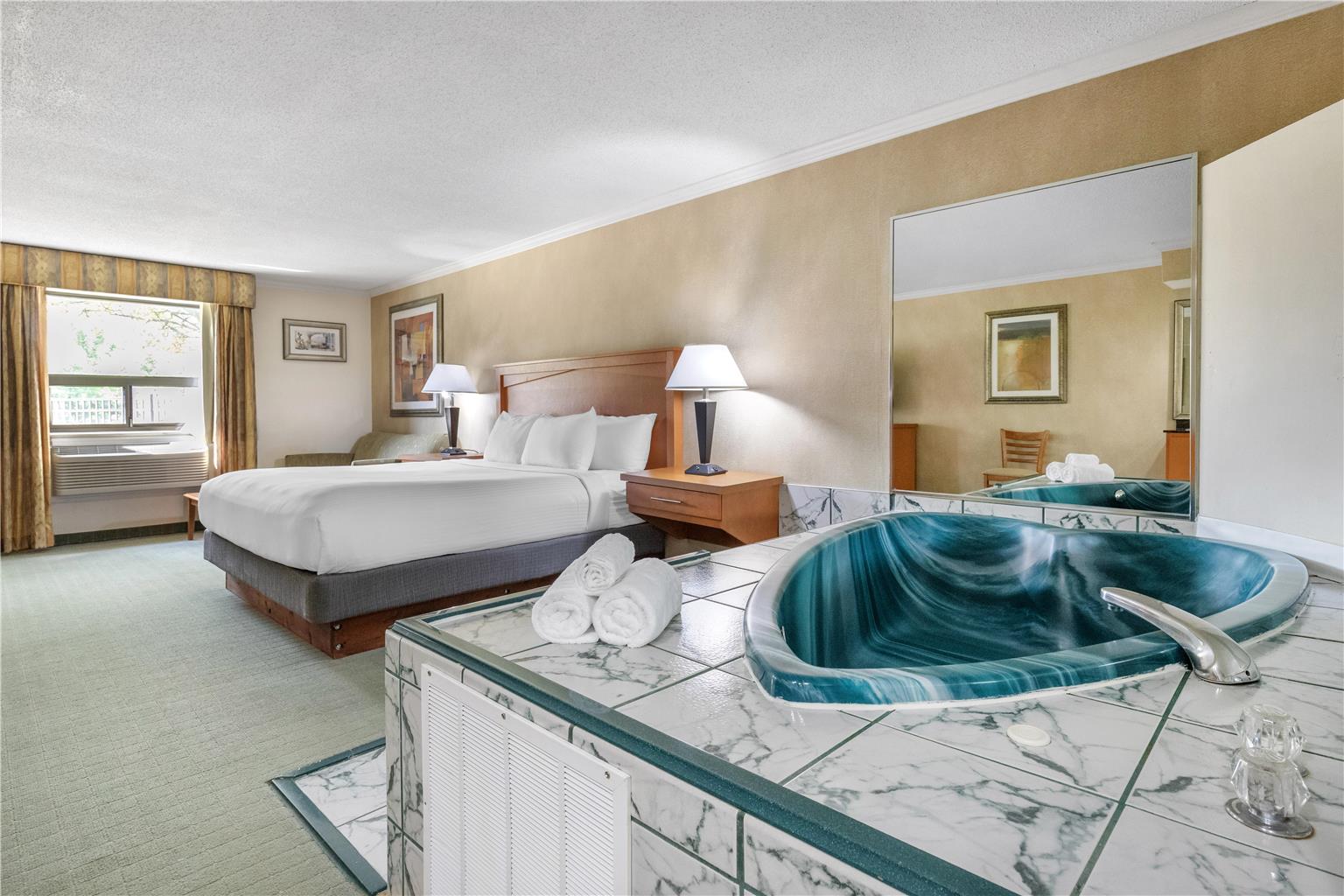 King Suite - Heart-Shaped Jetted Tub