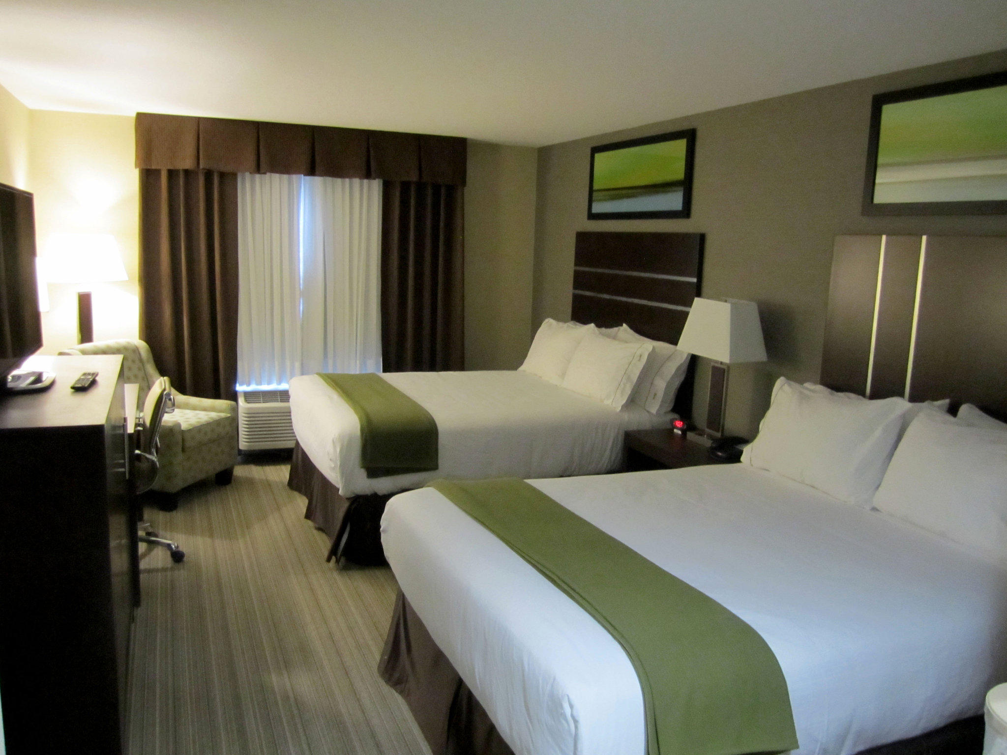 Holiday Inn Express Golden-Kicking Horse, an IHG Hotel Golden (250)344-4664