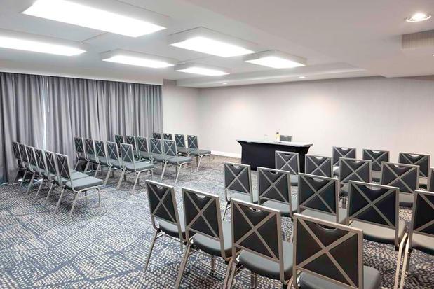Images DoubleTree by Hilton Hotel Chicago - North Shore Conference Center