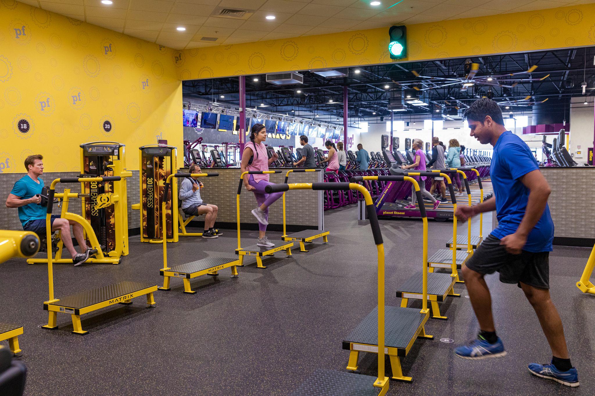 Planet Fitness In Casula Shop 17A Crossroads Homemaker Centre Corner 