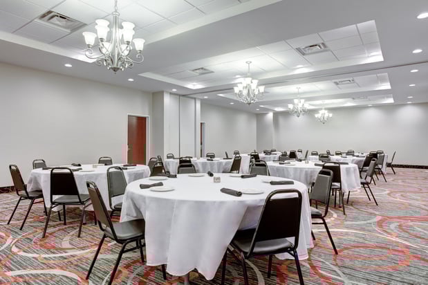 Images Holiday Inn & Suites Lafayette North by IHG