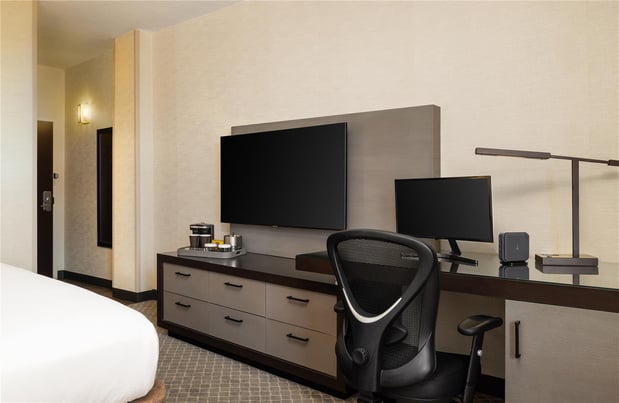 Images DoubleTree by Hilton McLean Tysons
