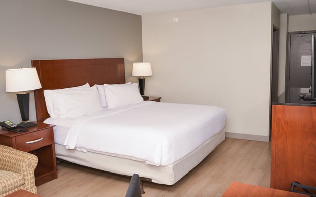 Images Holiday Inn Blmgtn Arpt South - Mall Area by IHG