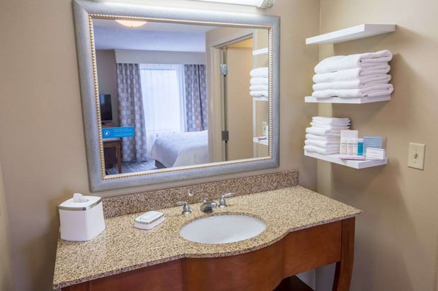 Images Hampton Inn & Suites Tilton