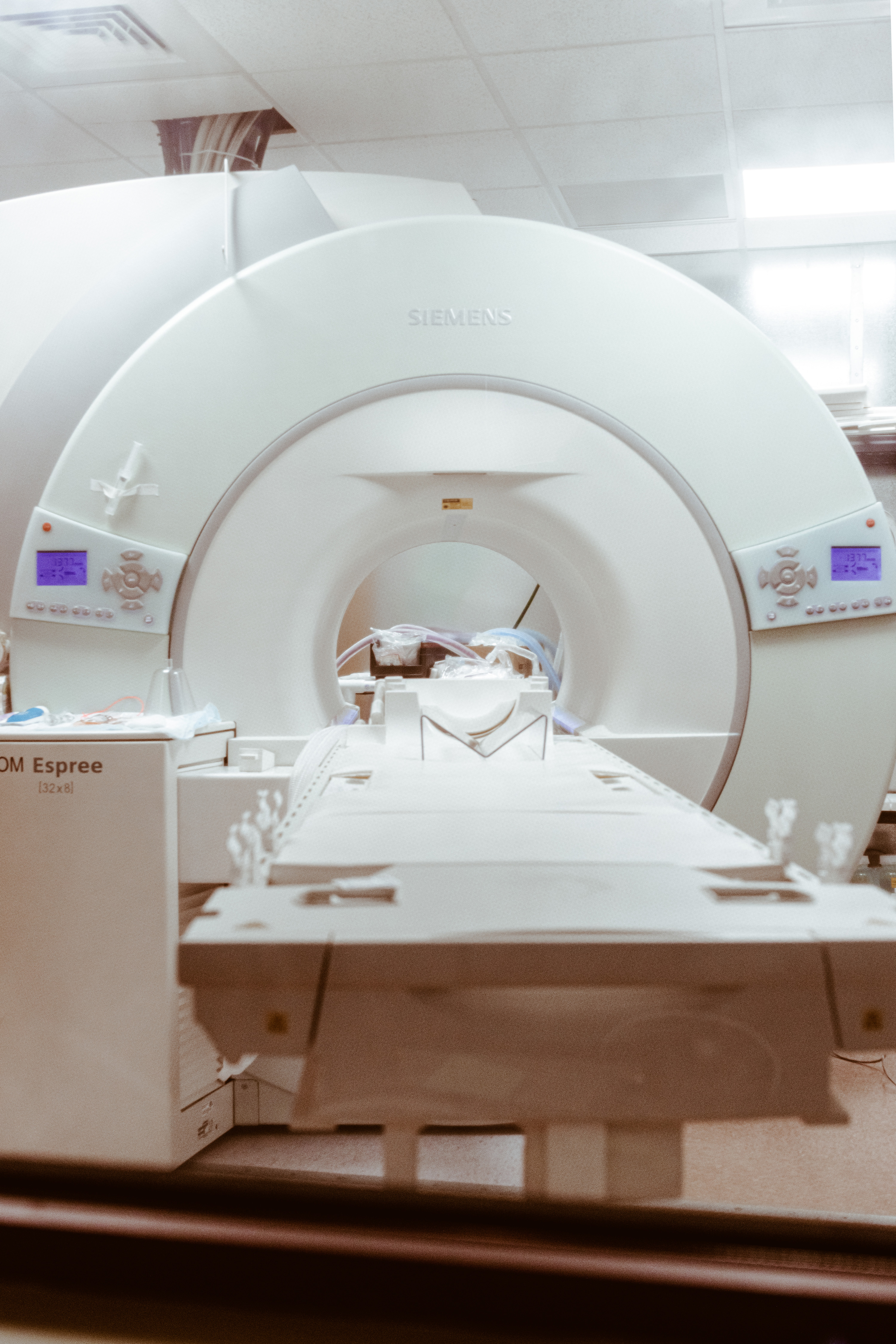 MRI allows us to perform advanced imaging of the brain, spinal cord, muscles, tendons, and other structures. MRI allows visualization of complex anatomical areas with great detail to provide the most accurate diagnostic information for our specialists and your veterinarian.