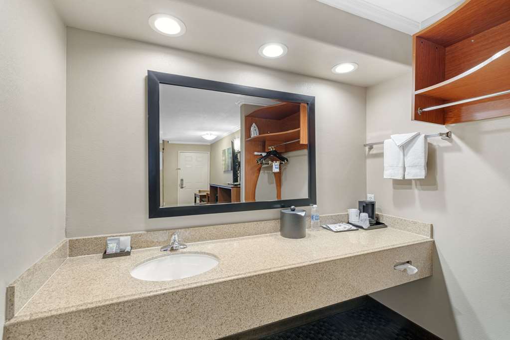 2 Queen Bathroom