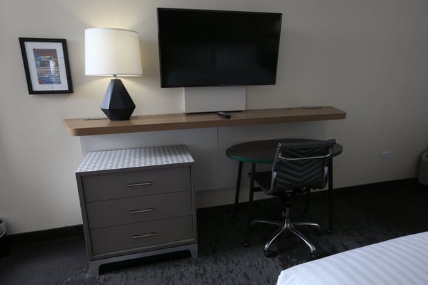 Images Holiday Inn & Suites Chicago North Shore (Skokie) by IHG