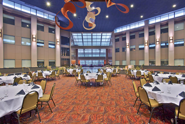 Images Holiday Inn Manitowoc by IHG