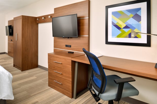 Images Holiday Inn Express & Suites North Kansas City by IHG