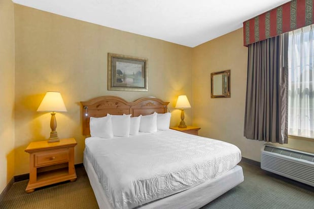 Images Best Western Plus Revere Inn & Suites