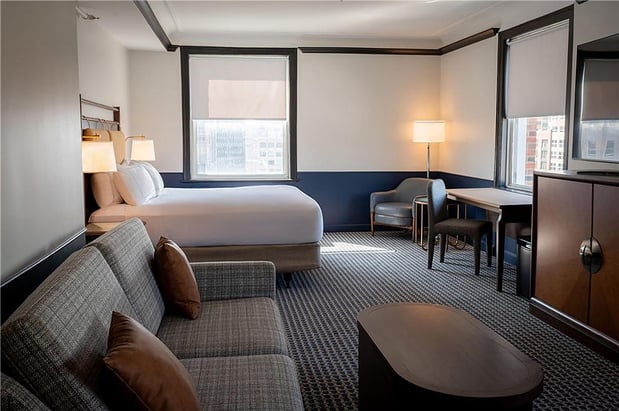 Images Hilton Orrington/Evanston
