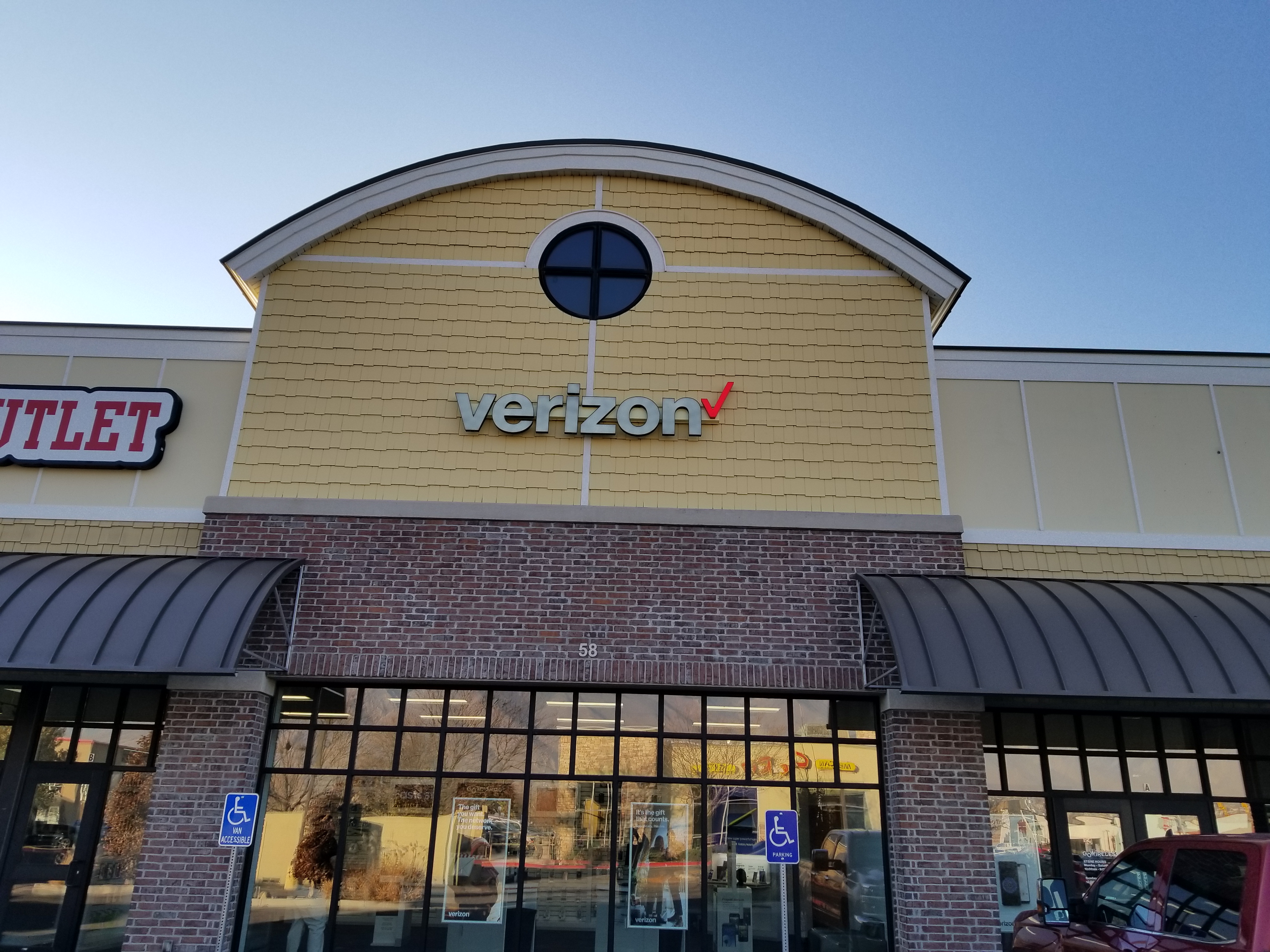 Verizon Authorized Retailer – GoWireless Photo