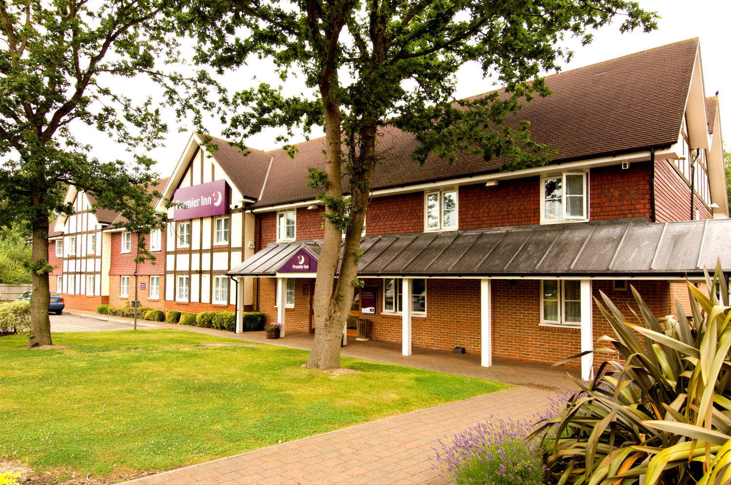 Images Premier Inn London Gatwick Airport East (Balcombe Road) hotel