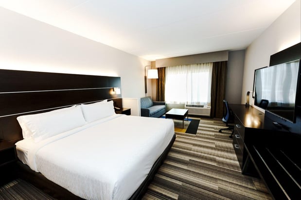 Images Holiday Inn Express & Suites Franklin - Berry Farms by IHG