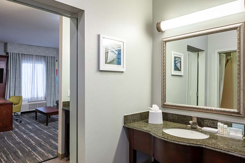 Guest room bath