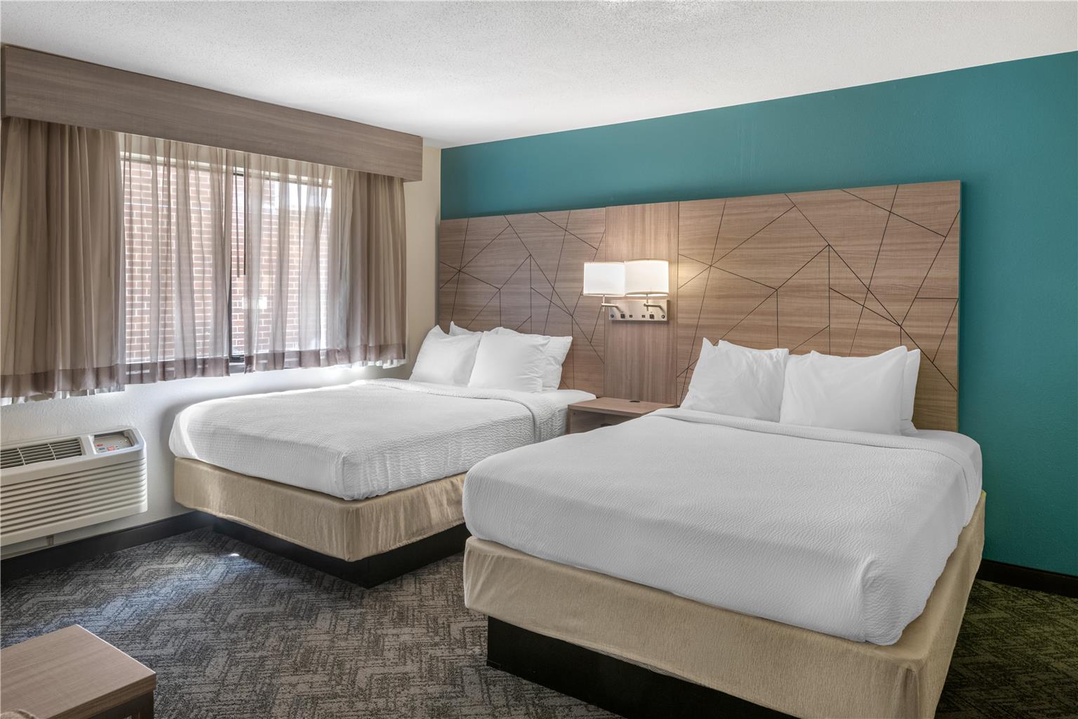 2 Queen Suite