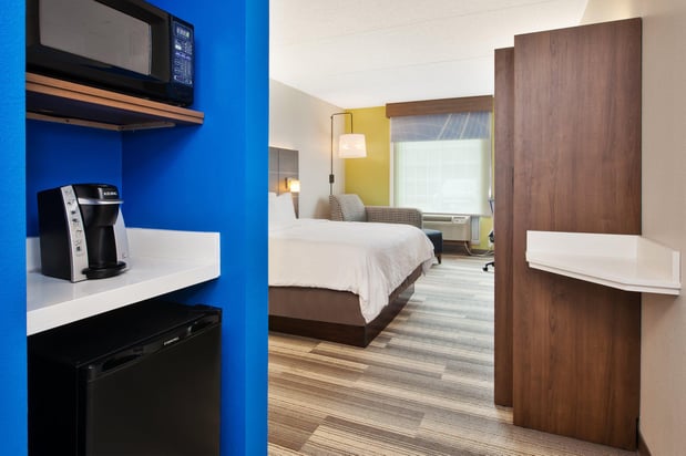 Images Holiday Inn Express & Suites Warrenton by IHG