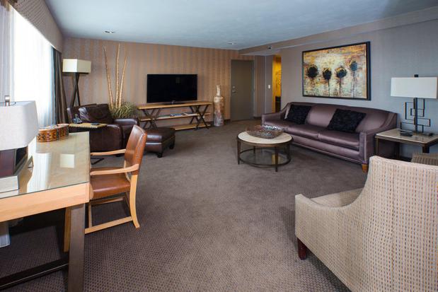 Images Holiday Inn Sioux Falls-City Centre, an IHG Hotel