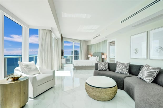 Images Beach House Fort Lauderdale, a Hilton Resort