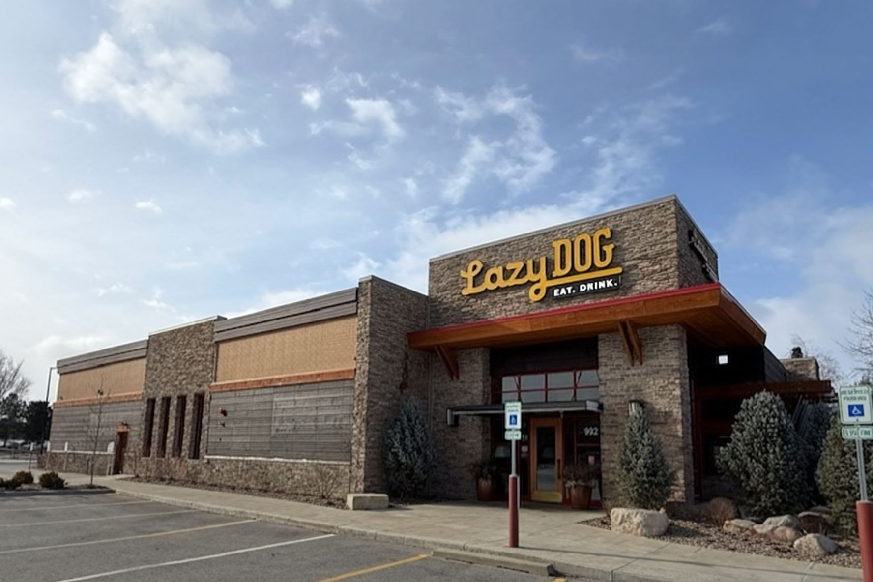 Lazy Dog Northbrook - front entrance