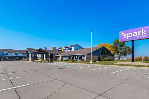 Images Spark by Hilton Cedar Falls