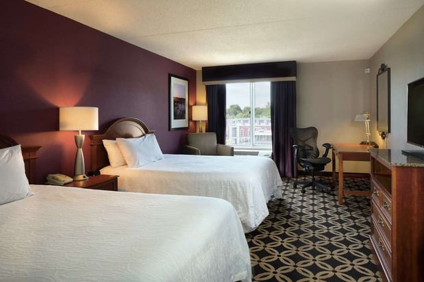 Images Hilton Garden Inn Auburn Riverwatch