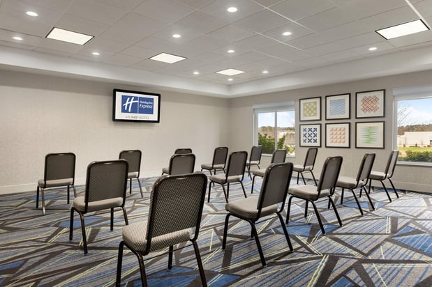 Images Holiday Inn Express & Suites Opelika Auburn by IHG