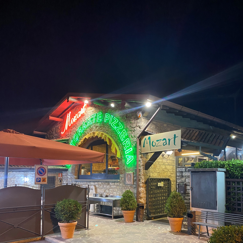 Mozart Pizzeria con Cucina