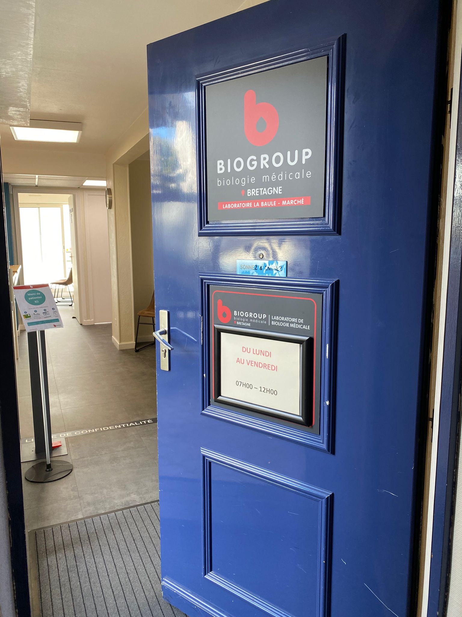 Biogroup Bretagne - La Baule Marché - porte d'entrée étage Biogroup Bretagne - La Baule Marché - porte d'entrée étage