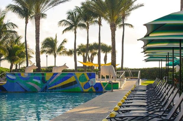 Images Kimpton Surfcomber Hotel by IHG
