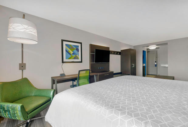 Images Holiday Inn Express & Suites Kansas City-Grandview, an IHG Hotel