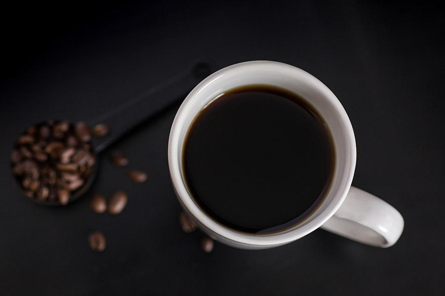 TCHIBO-SHOP
Frische Bohnen und frische Ideen: Bereits der Duft von frisch gemahlenem Tchibo-Kaffee ist Verführung pur – über rund 800 Kaffee-Aromen stecken in gutem Kaffee – ein Fest für die Geschmacksknospen. Ob als ganze Bohne, frisch gemahlen, als Pad oder als Kapsel, ob Espresso oder Crema – im Tchibo-Shop finden Sie Ihren Lieblingskaffee.

Oder Sie stöbern durch die vielen bunten Tchibo- Themenwelten. Mode, Lifestyle, Haushalt –jede Woche neu.