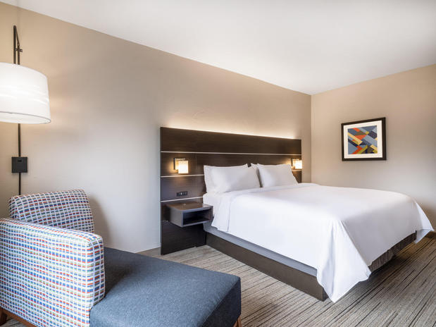 Images Holiday Inn Express & Suites Beaumont NW Parkdale Mall, an IHG Hotel