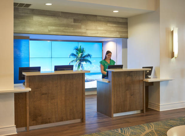 Images Crowne Plaza Melbourne-Oceanfront by IHG