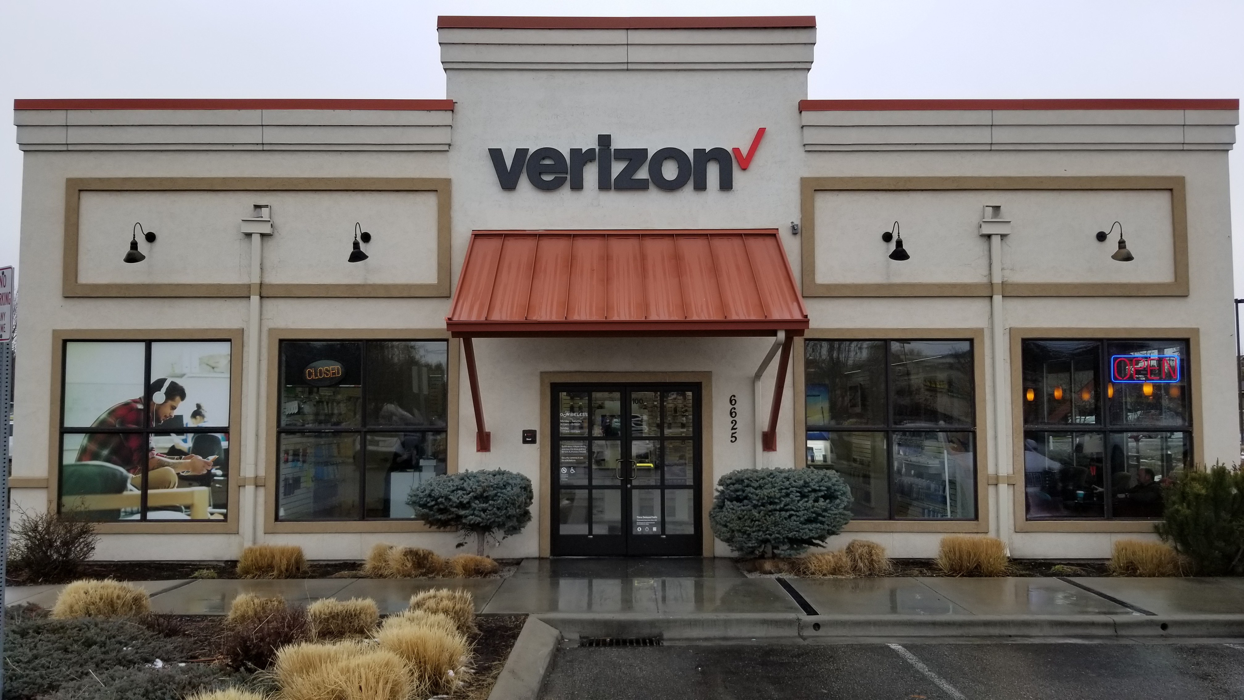 Verizon Authorized Retailer – GoWireless Photo