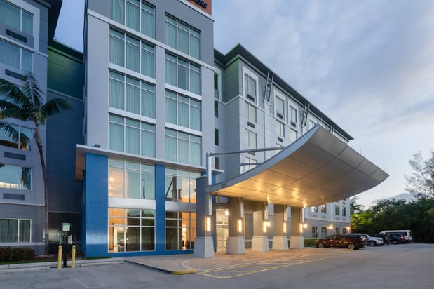 Images Holiday Inn Express Miami Airport-Blue Lagoon Area by IHG