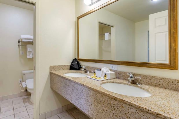 Images Best Western Plus Edmonds Harbor Inn