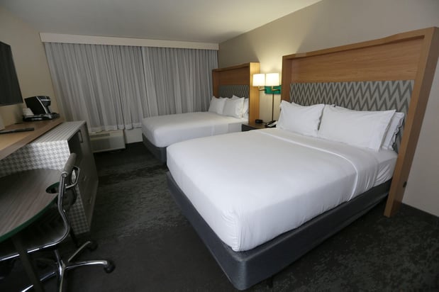 Images Holiday Inn & Suites Chicago North Shore (Skokie) by IHG