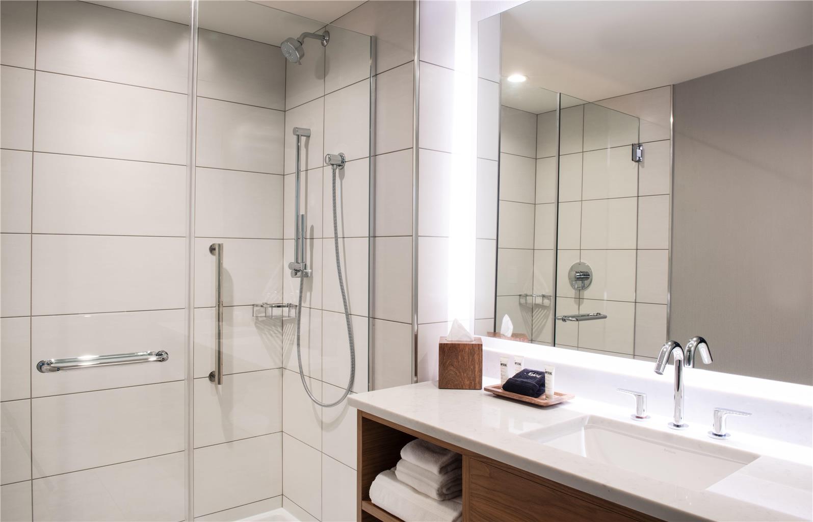 Guest room bath