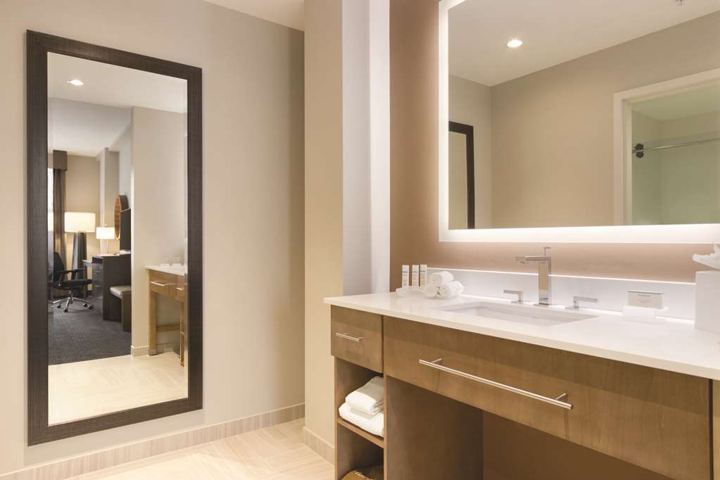 Guest room bath Homewood Suites by Hilton Calgary Downtown Calgary (587)352-5500