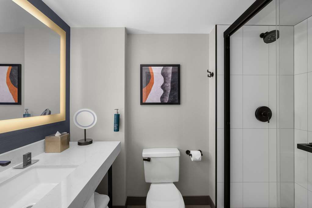 Guest room bath