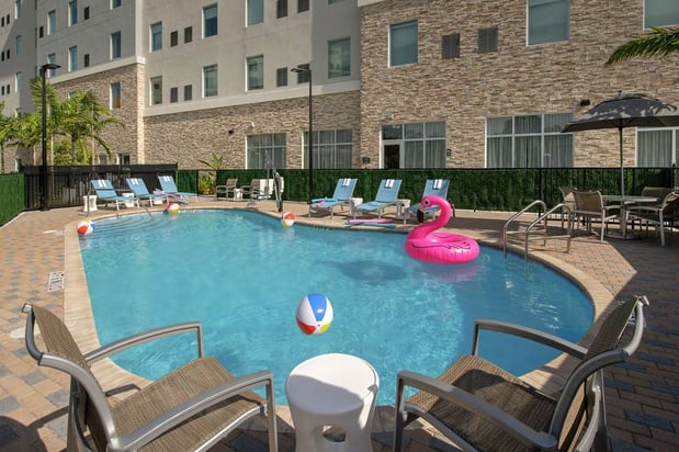 Images Hampton Inn Miami Airport East