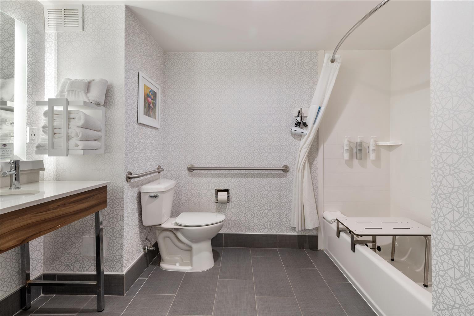 Guest room bath