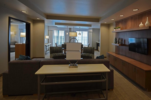 Images Holiday Inn Cincinnati N - West Chester by IHG