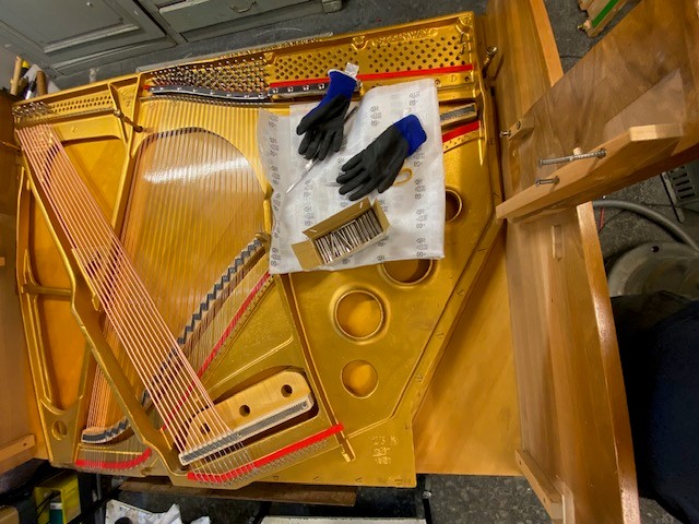Bilder Heutschi Piano AG